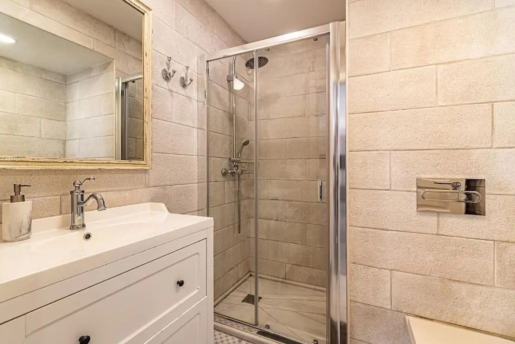 Historic Center Chic Gem With Balcony Apartment Malaga